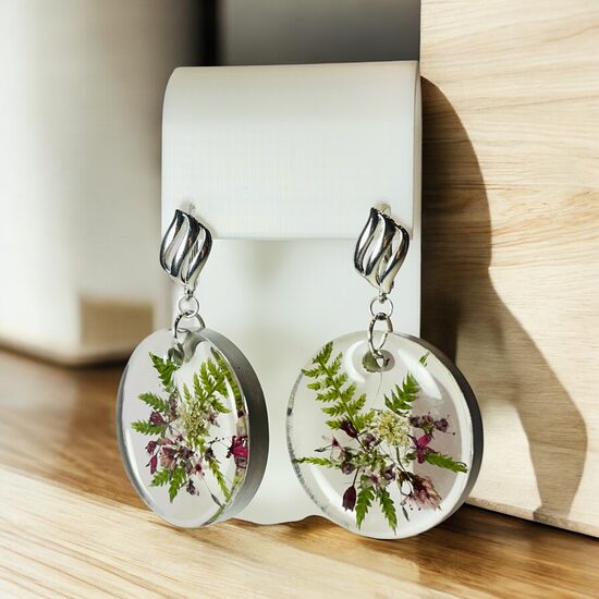 Auskari ar ziedu kompozīciju