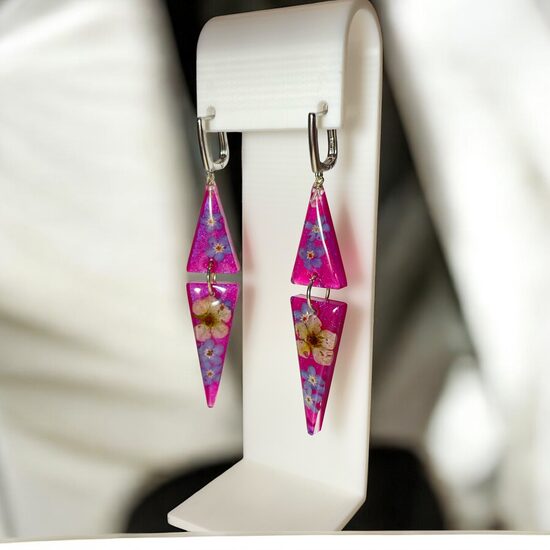 Rozā auskari ar meža zemenes ziedu