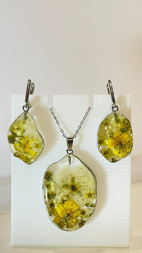 Rotu komplekts ar dzelteniem ziediem