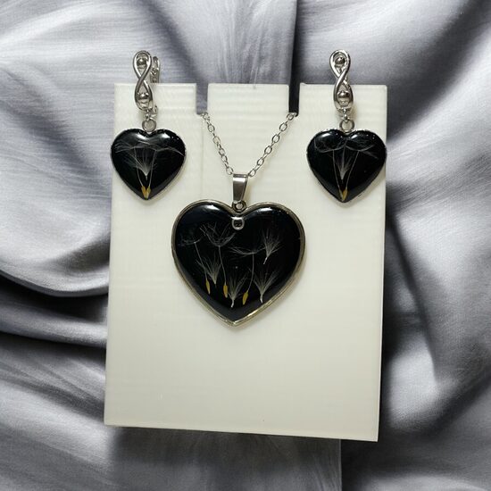 Rotu komplekts sirds formā ar pieneņpūkām