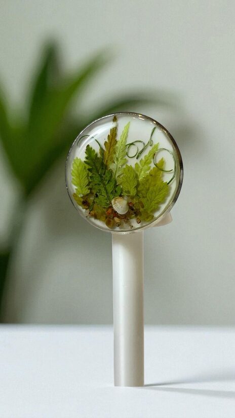 Balts gredzens ar papardi