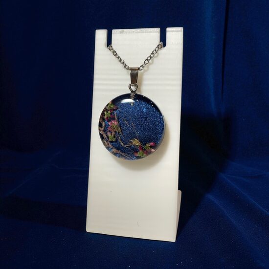 Perlamutra zilais kulons