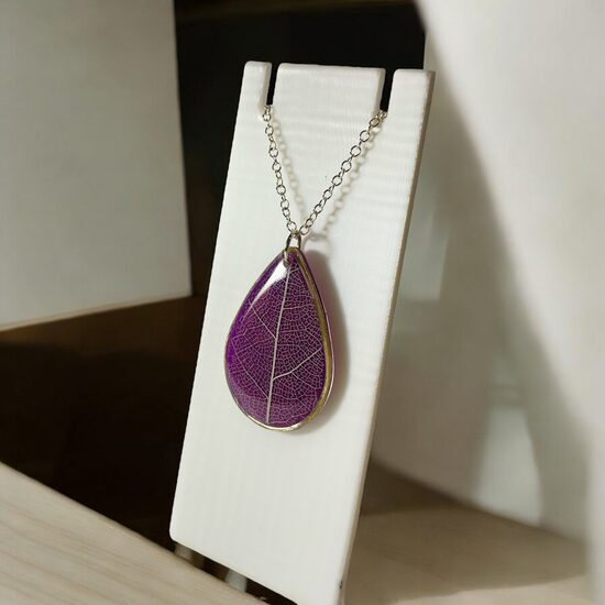 Violets "lāsītes" kulons